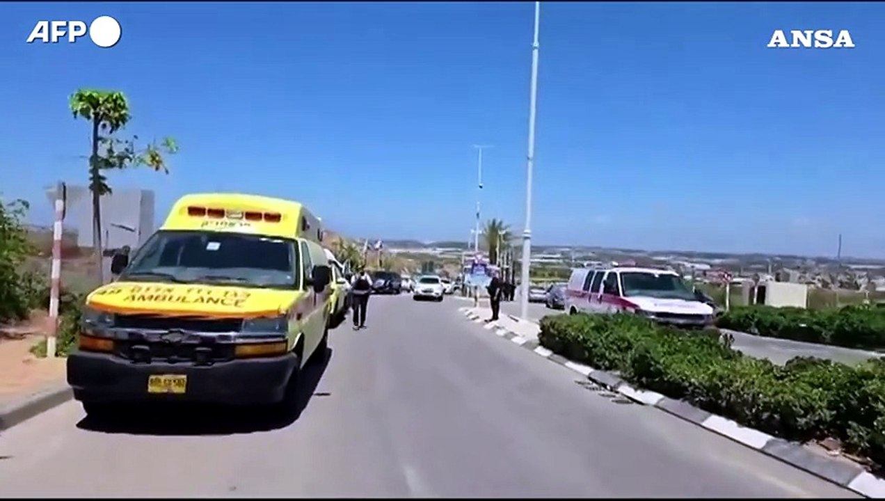 Sparatorie in Israele, i soccorritori arrivano sui luoghi degli attacchi