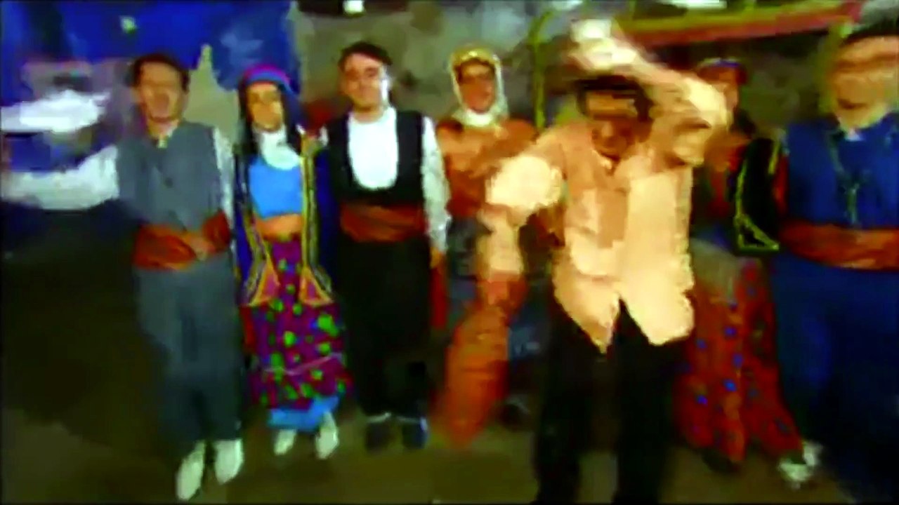 İzzet Altınmeşe - Düğmeli
