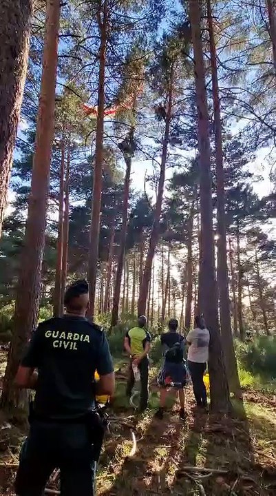 La Guardia Civil rescata en Segovia a un piloto en Parapente
