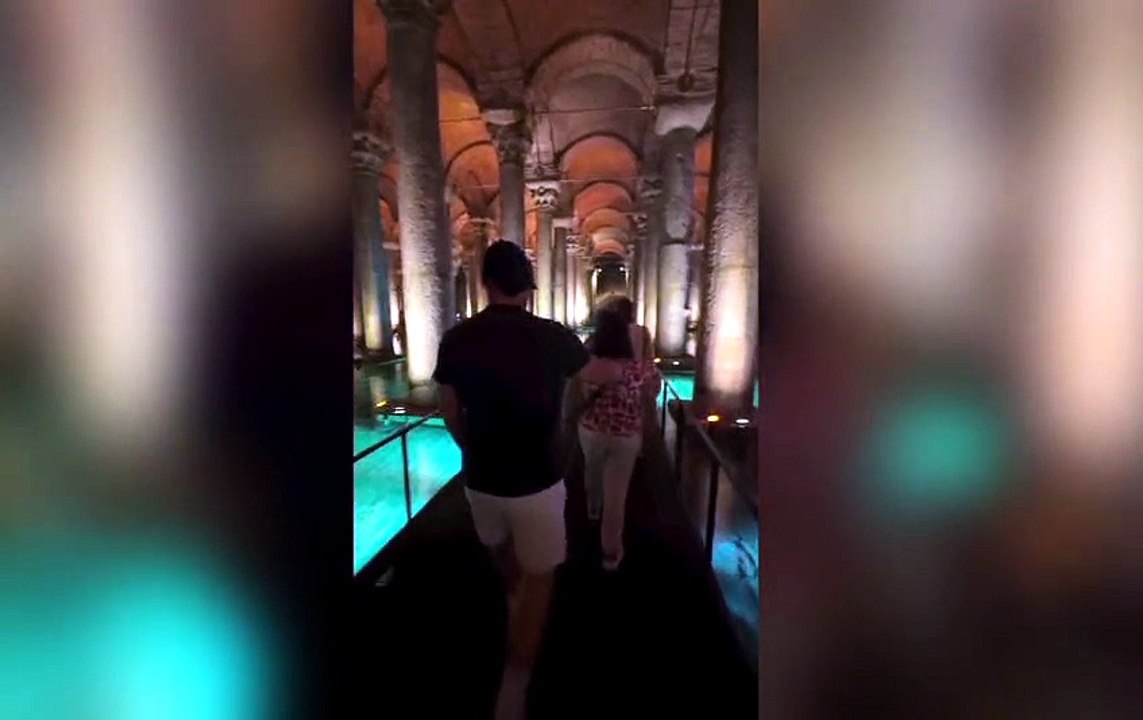 Totti-show in Turchia: prima lo scherzo a una turista, poi l'inganno dal gelataio