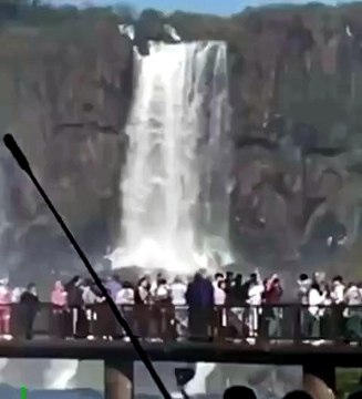 Turista salta para águas das Cataratas do Iguaçu para apanhar telemóvel