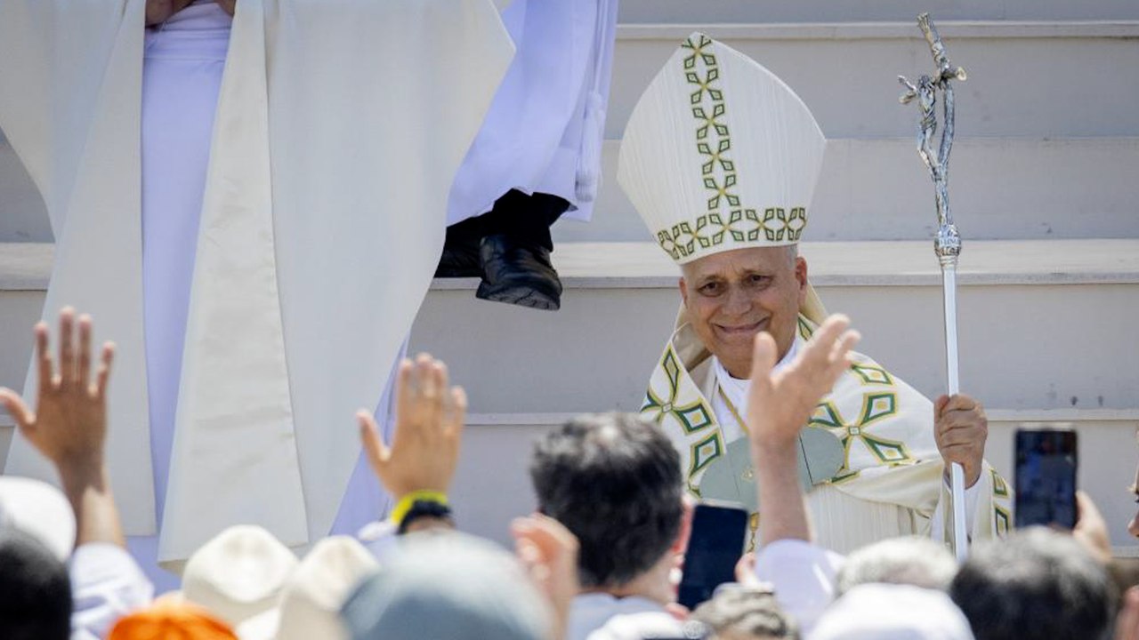 El Papa recuerda que ningún creyente puede "despreciar al hermano" ante más de un millón de fieles en Cibeles