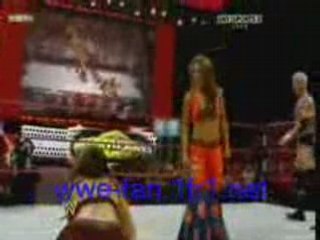 Mickie james vs katie lea (tag team match) raw 16 juin 2008