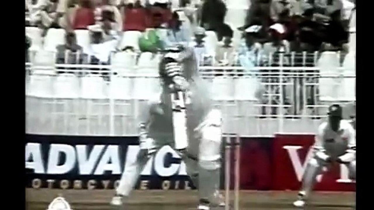 Steve Waugh 157 off 325 Balls 392 Mins 15 Fours 1 Six S.R 48.30 vs Pakistan at Rawalpindi First innings of First Test in Oct 1998