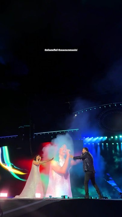 Cesare Cremonini in concerto, sul palco arrivano Jovanotti e Valentino Rossi