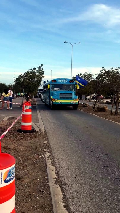 Il Curaçao arriva in grande stile per il Mondiale: la squadra su uno scuolabus ad Houston