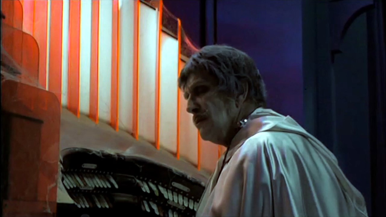Peter Cushing 1972-El retorno del doctor Phibes-HD