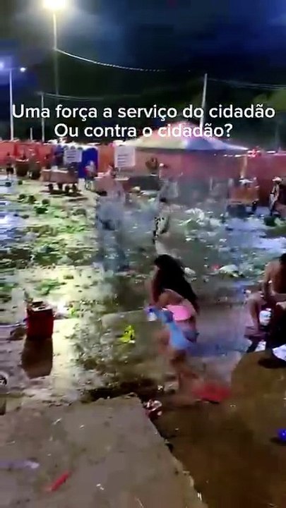 Torcedores do Vitória são agredidos por PMs após término da partida contra o Fortaleza: 'Um bando de covardes'; assista