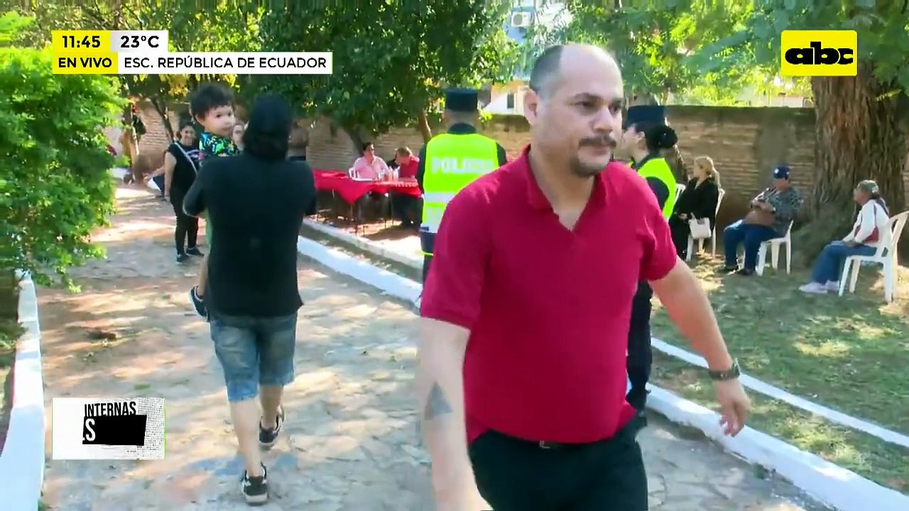 Evacuan en ambulancia a delegada atacada en escuela de Lambaré