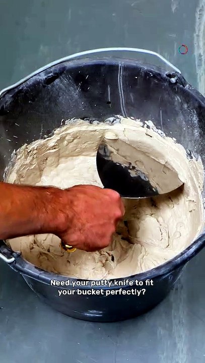 Watch the magic of a putty knife in action! 🏡