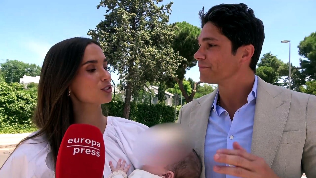 María Pombo y Pablo Castellano muy emocionados por el bautizo de su hija