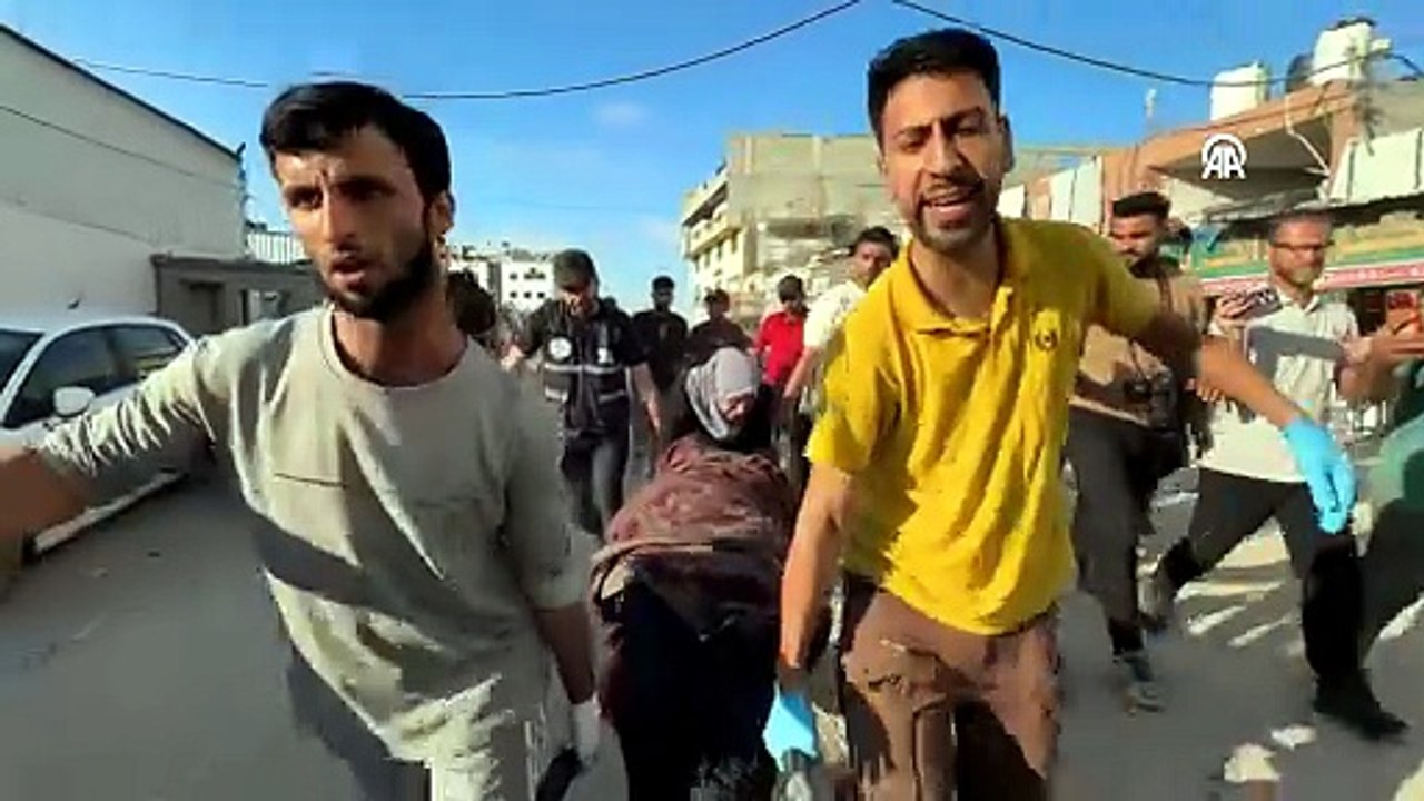 İsrail ordusunun Gazze'de bir aracı hedef aldığı saldırıda 4 kişi hayatını kaybetti