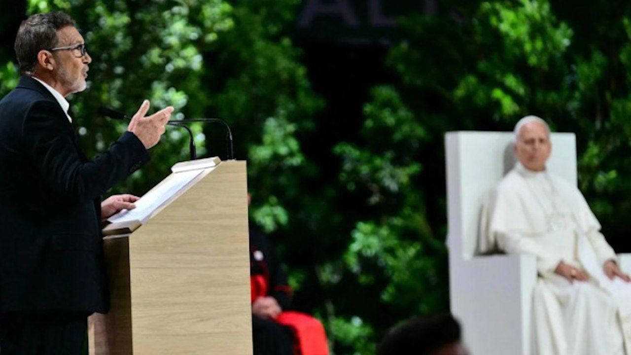Antonio Banderas: "Hoy estoy aquí Santo Padre, confesando haber sido víctima del hechizo de Dios"