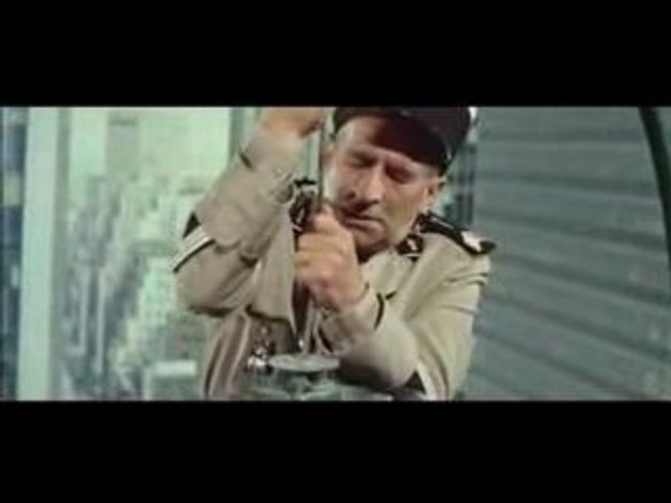 Le Gendarme à New York (2)