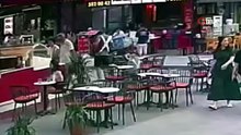 Film gibi kovalamaca! Yunus ekiplerinden kaçan şüpheliyi tek yumrukla yere serdi
