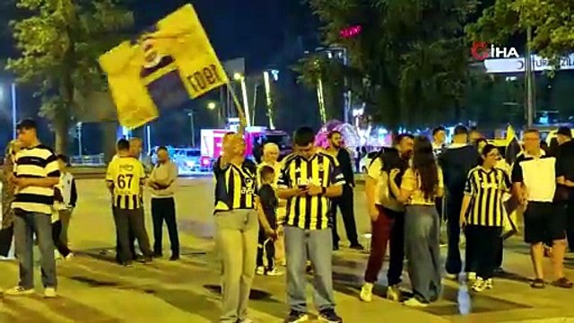 Düzce’de Fenerbahçe Başkanı Aziz Yıldırım sevinci