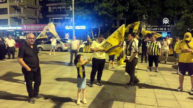 Düzce'de taraftarlar Aziz Yıldırım'ın Fenerbahçe Kulübü Başkanlığına seçilmesini kutladı | Ajansspor | AA