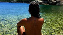 Η Σοφία Παυλίδου ποζάρει topsless σε παραλία