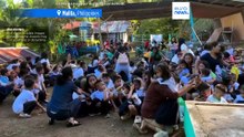 تلاميذ مدارس يفرون مع انهيار مظلة أثناء زلزال قاتل في الفلبين