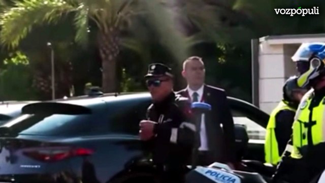 Abucheos a Sánchez a su llegada a la reunión con el papa León XIV