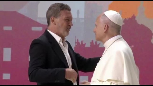 Papa Leone XIV con Antonio Banderas: incontro col mondo della cultura