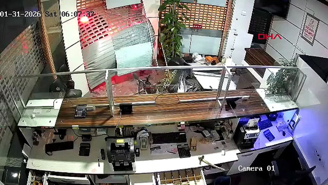 Ciple döviz bürosuna daldılar! 16 bin dolarla kaçtılar