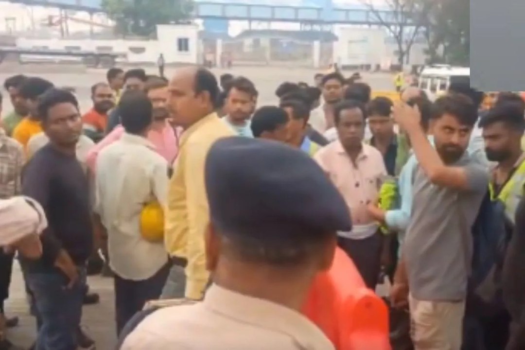 'काम दो या जवाब दो', सक्ती के वेदांता प्लांट के बाहर श्रमिकों का जोरदार प्रदर्शन, 200 कर्मचारियों को हटाने का लगा आरोप