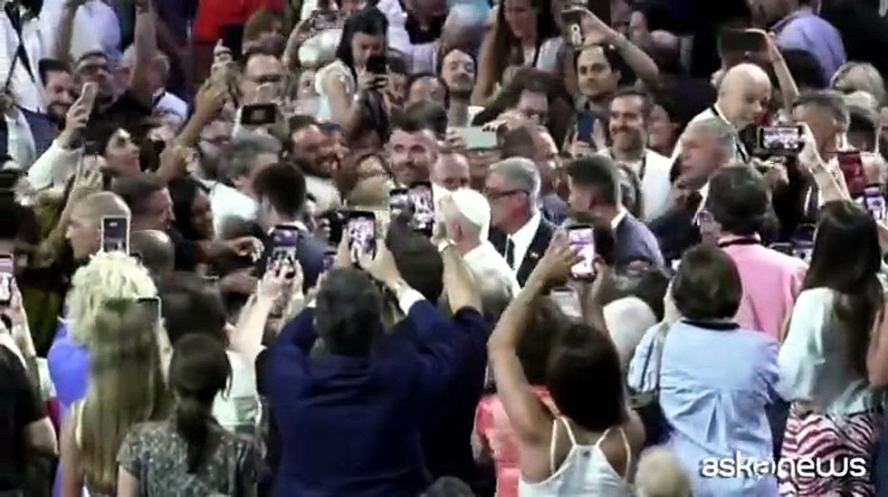 Tutta la felicità di Antonio Banderas all'incontro con papa Leone XIV in Spagna