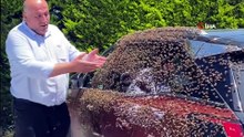 Otoparkta şaşırtan manzara! Arı sürüsü 1 saat boyunca otomobili işgal etti