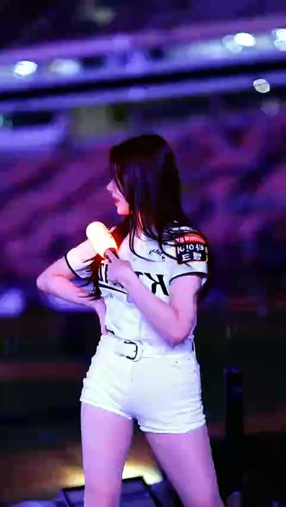 Lee Ye-bin Stunning K-Pop Dance Performance + Cheerleader EP 54