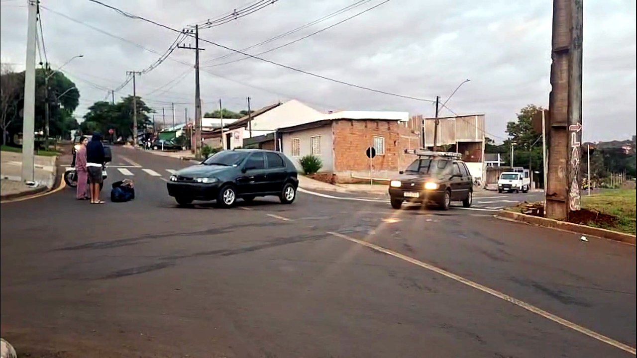Motociclista fica ferido após colisão com carro na Avenida das Torres
