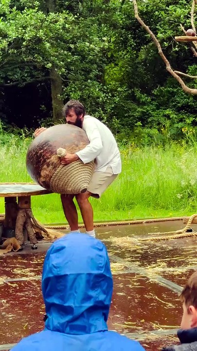 Incre bydible Giant Spinning Top Trick – Must See!