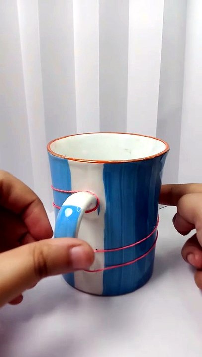 How is this even possible?! 🤯🥤 One cup. One rubber band. Zero explanation 😭✨ Watch till the end — I promise your brain will break a little 🔴