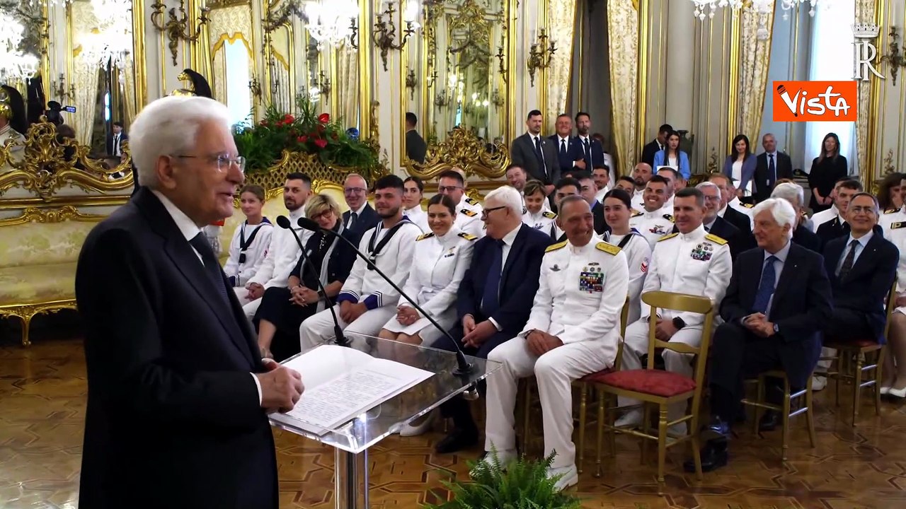Mattarella riceve suo ritratto a incontro con Marina: Bel quadro, non per il soggetto