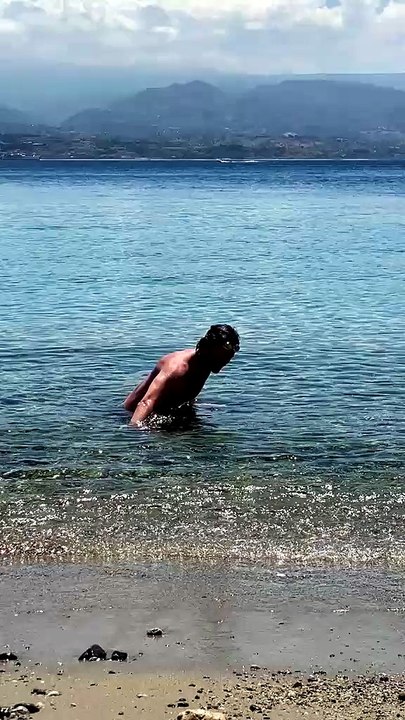 Messina, organizzata una pulizia del fondale marino a Paradiso: tra i rifiuti anche un televisore LCD
