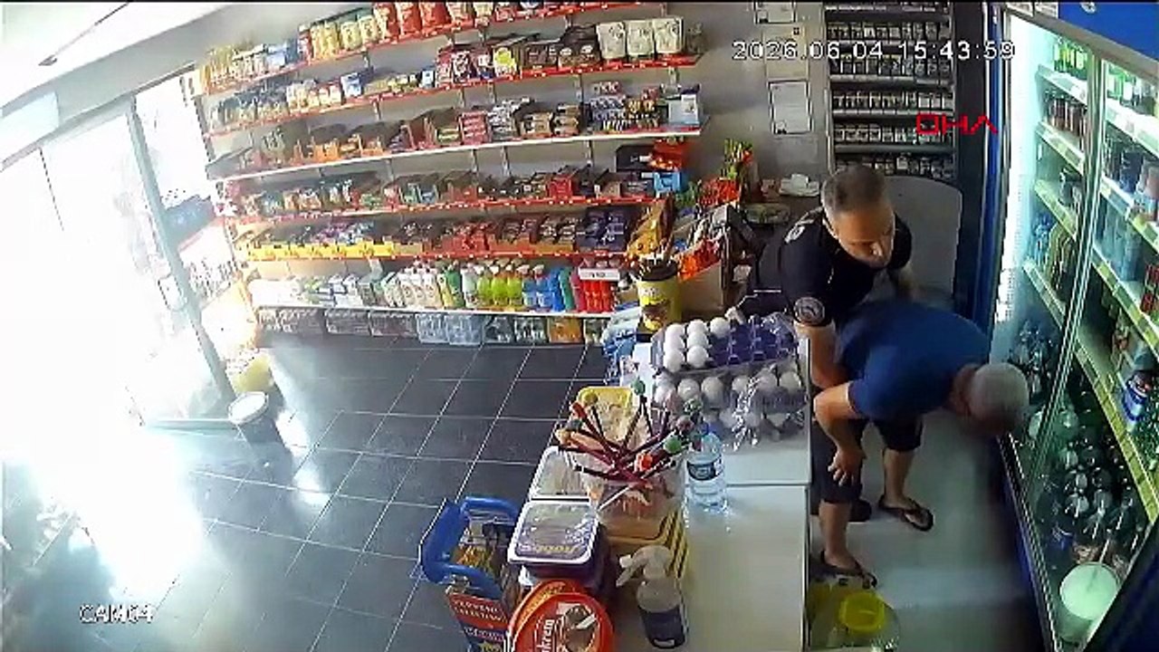Nefes borusuna şeker kaçan bakkalı, polis Heimlich manevrasıyla kurtardı