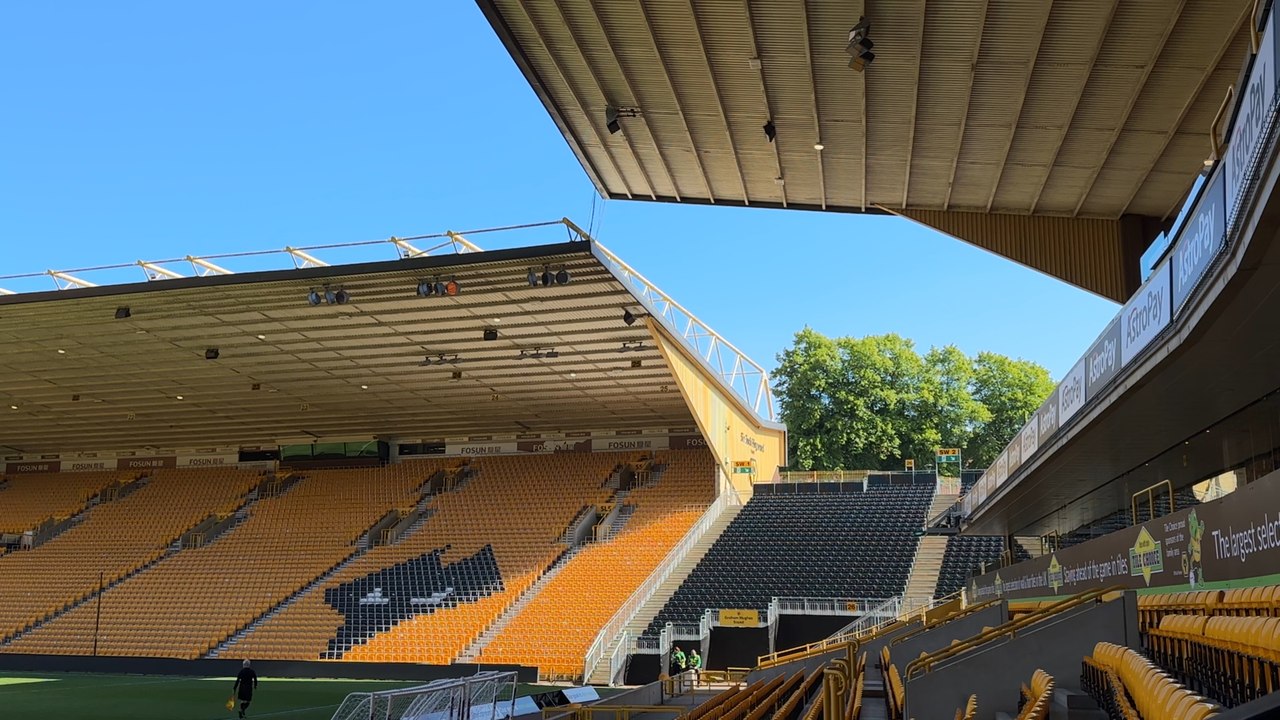 Leeds Step Up Pursuit of Wolves Defender Krejci Amid Growing Transfer Optimism