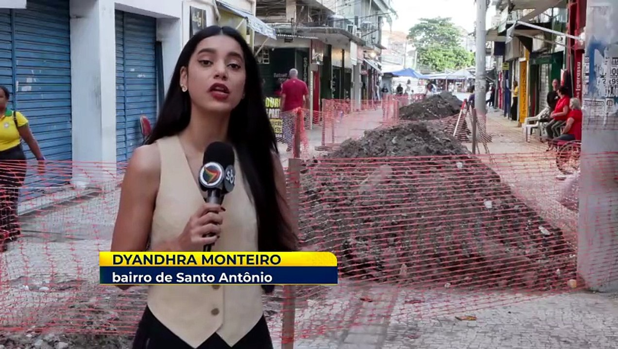 Obra de Embutimento de Fios Causa Transtornos na Rua Camboa do Carmo, Recife: Moradores e Comerciantes Buscam Resoluções