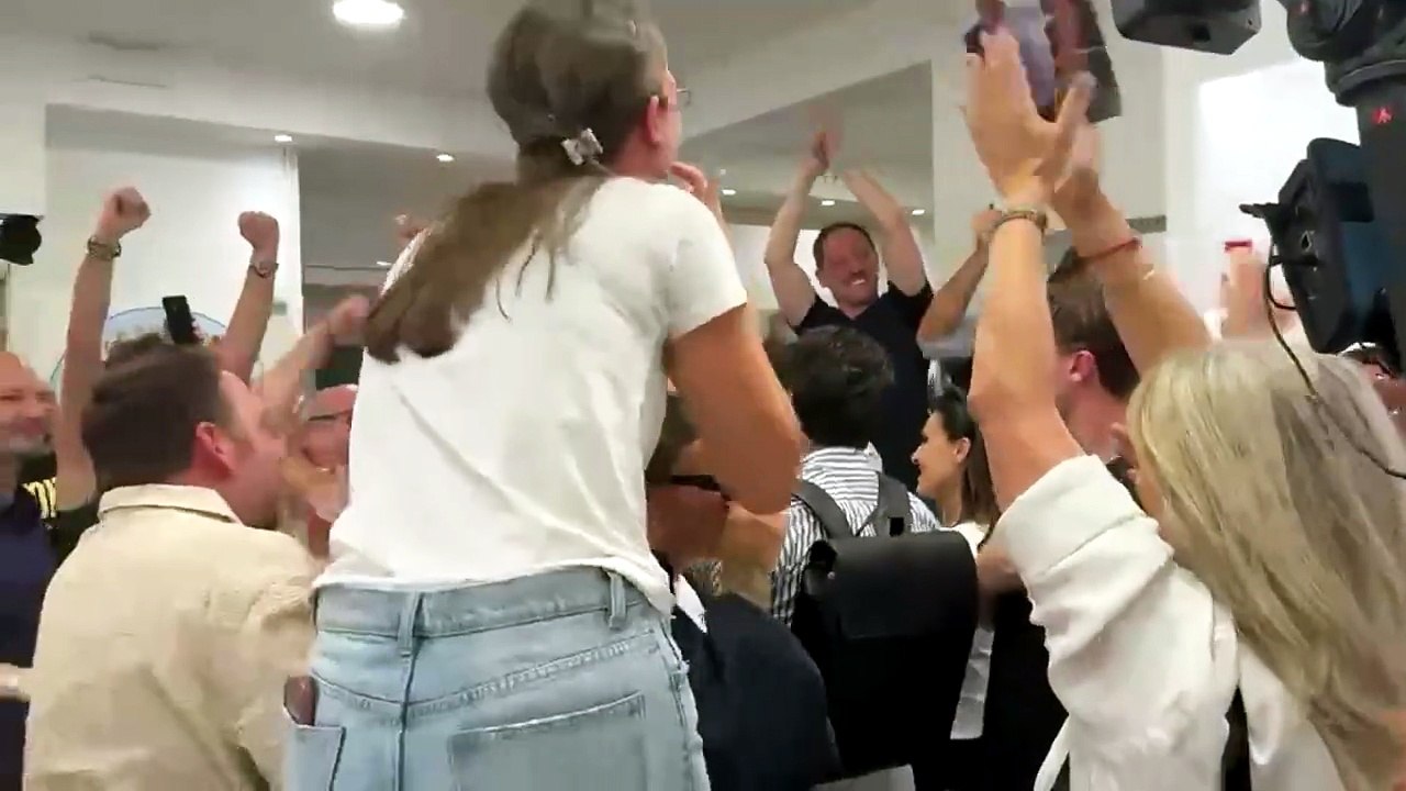 Viareggio, esplosione di gioia al comitato elettorale di Sara Grilli