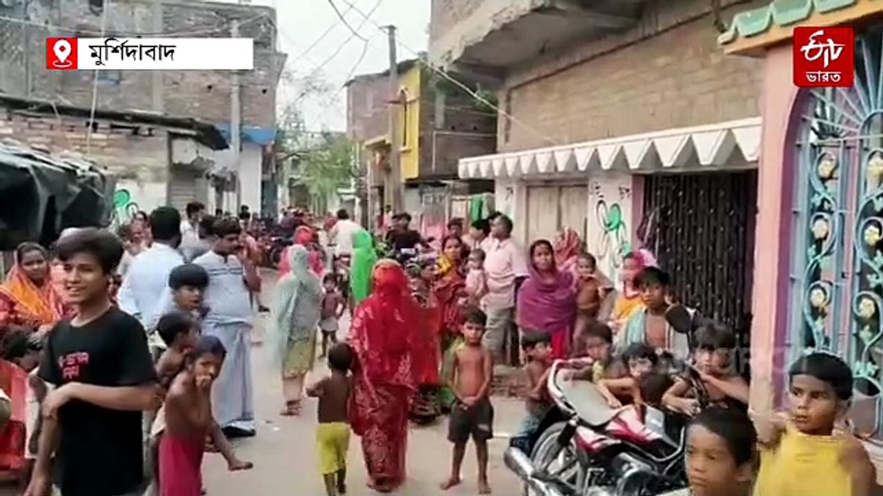 দুর্নীতির অভিযোগে ধুলিয়ানে ক্ষোভের আগুন, কাউন্সিলরের বাড়ির সামনে অবস্থান