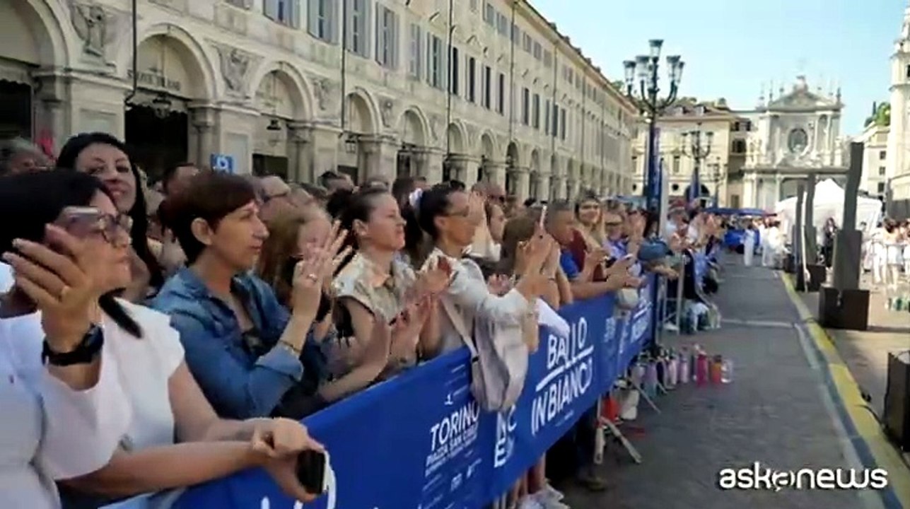 Roberto Bolle da record con "Ballo in bianco" a Torino