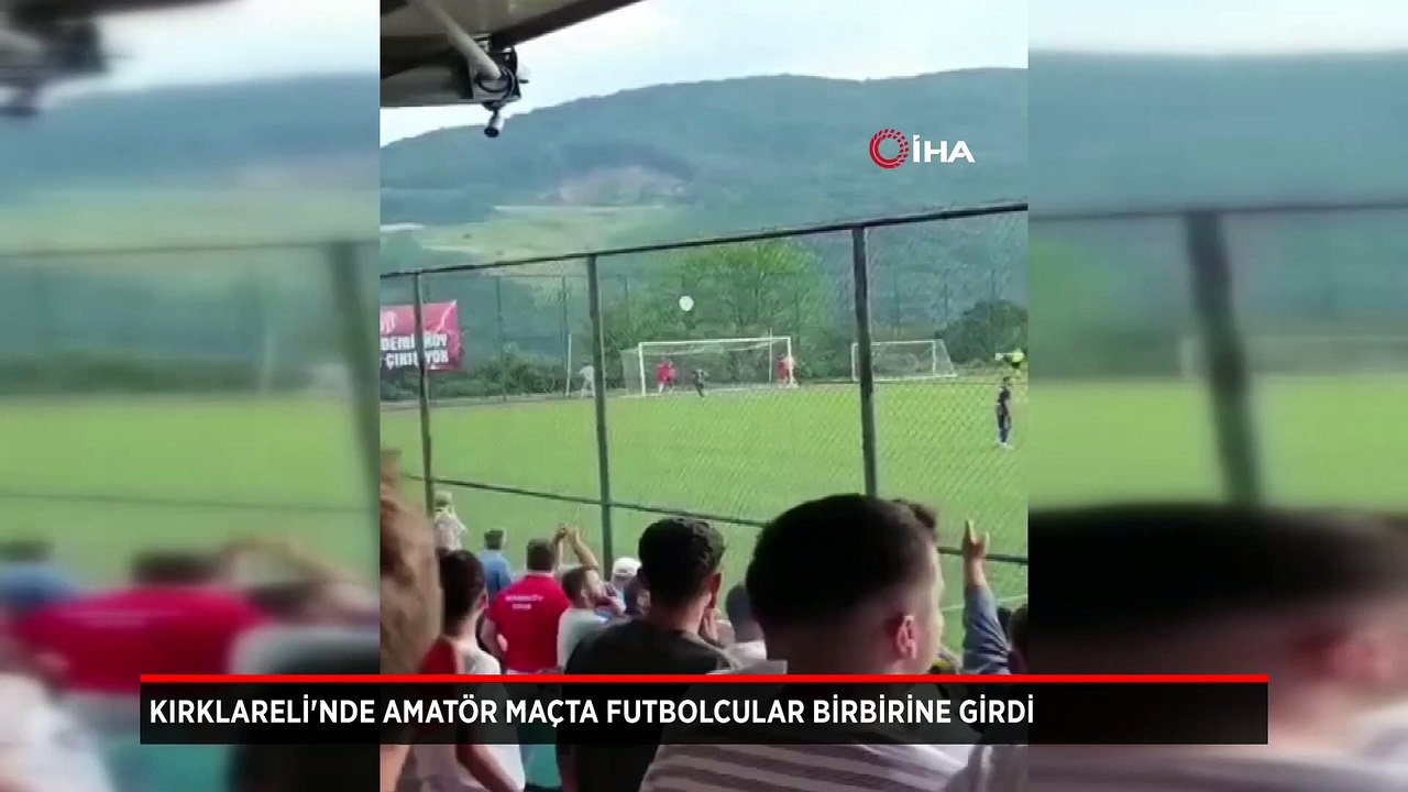 Sahanın karıştığı amatör maçta futbolcular birbirine girdi