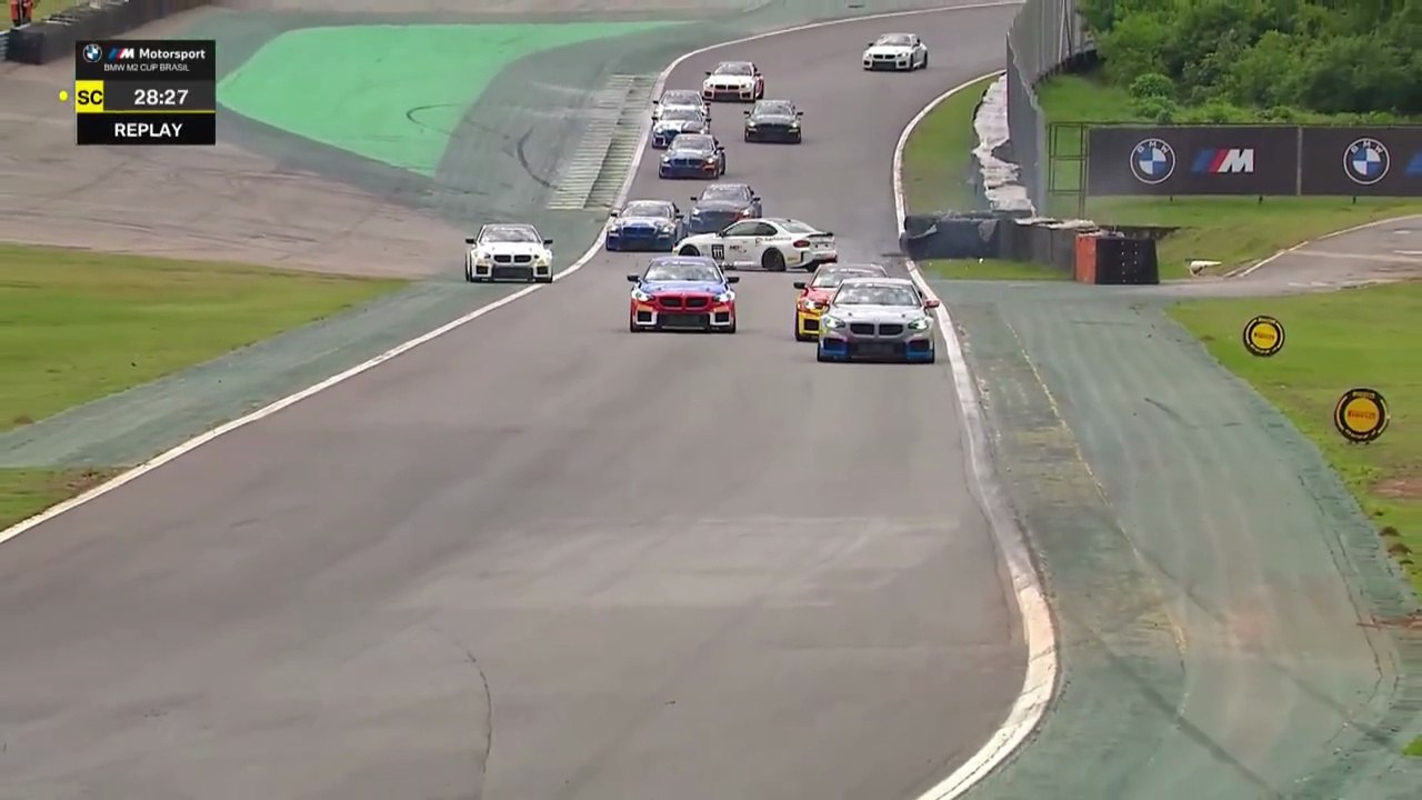 BMW M2 Cup Brasil 2026 Interlagos Race 2 Start Moratelli Big Crash