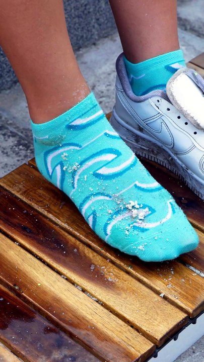 Old Sneakers Get a Groovy Makeover 👟🖌️