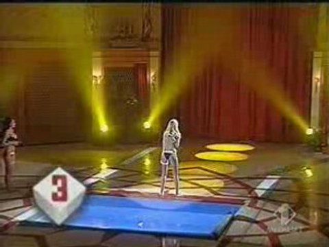 320sexy babes playing hilarious game