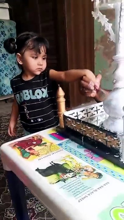 Konain Fatima Doing Paint On Alam Pak Ghazi Abbas AS