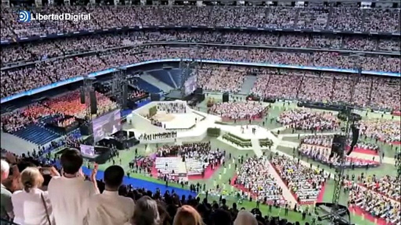 La brutal ovación del Bernabéu al recibir al Papa León XIV"