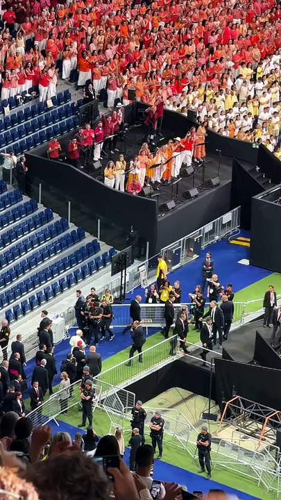 Un Bernabéu repleto recibe al Papa