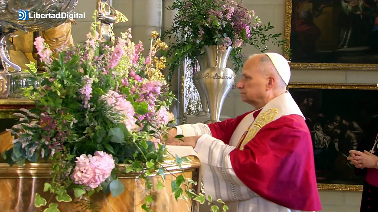 León XVI entrega la Rosa de Oro a la Virgen de la Almudena
