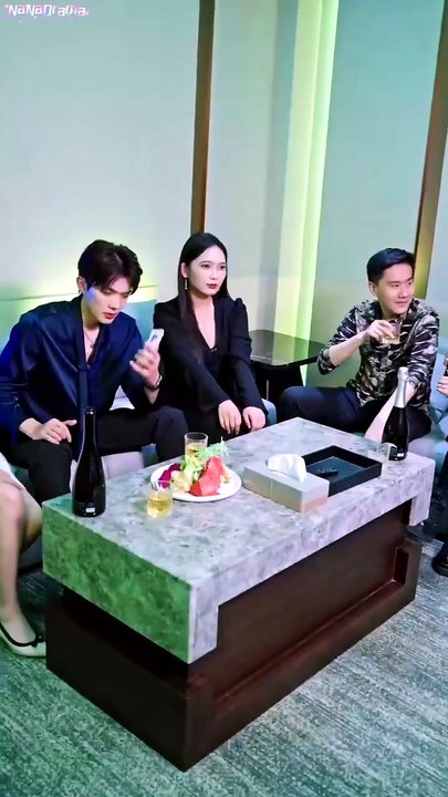 CEO forced wife crack 999 oysters barehanded for his lover Wounded,she left—CEO panic!